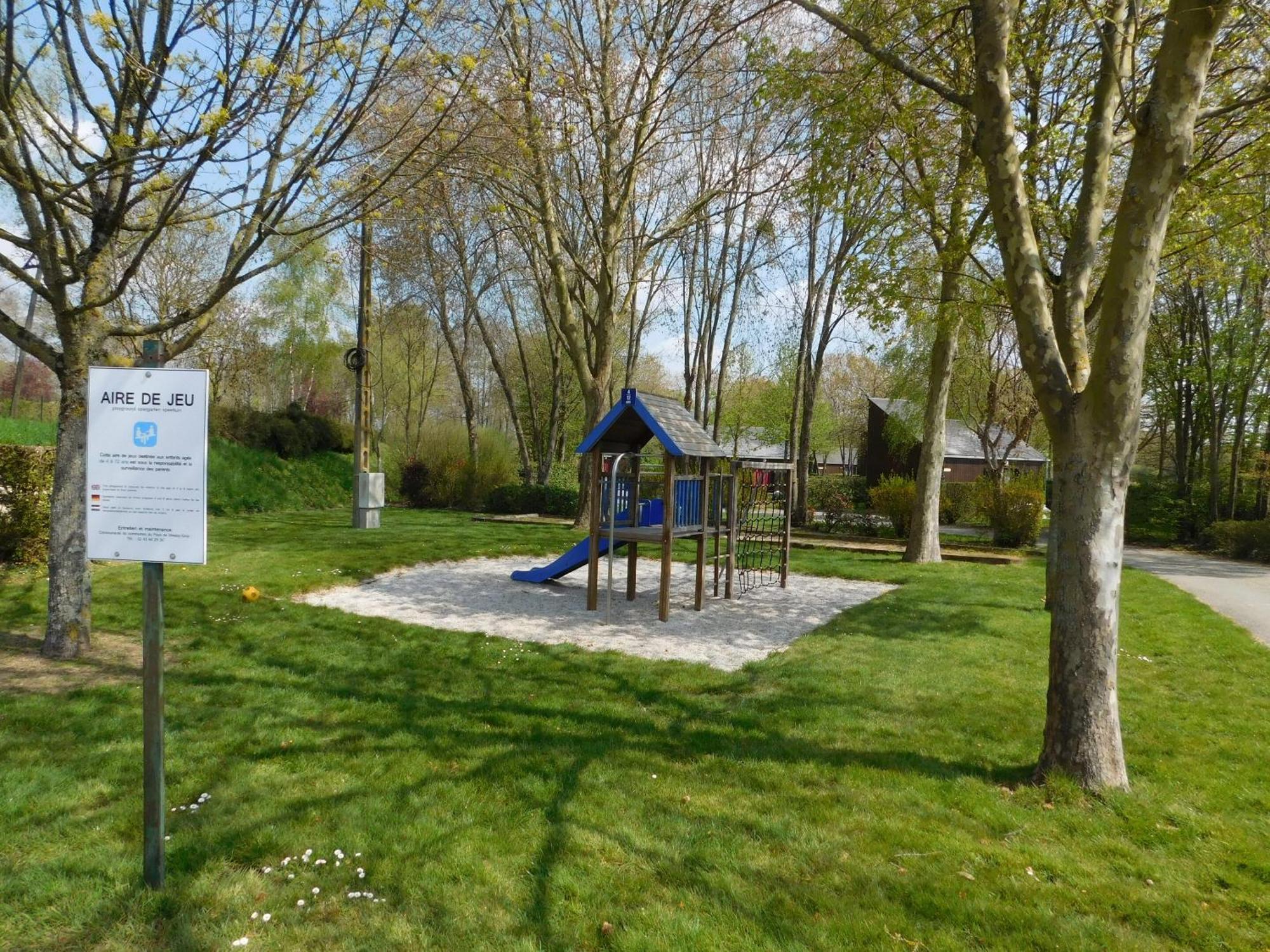 Village De Gites De La Chesnaie Saint-Denis-du-Maine Exterior foto