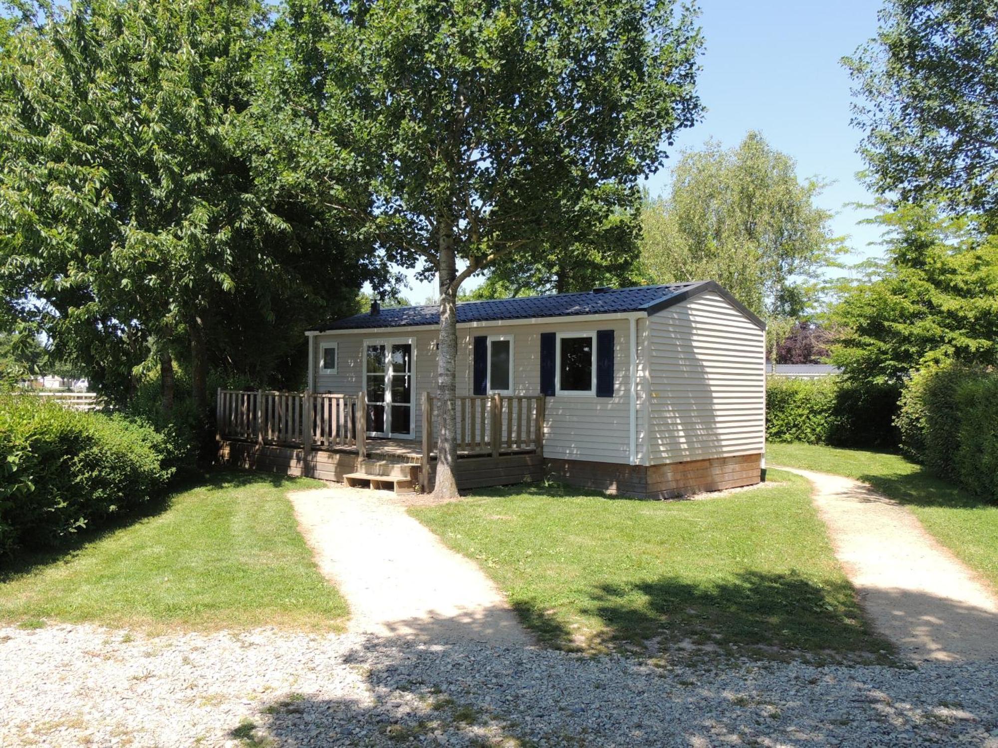 Village De Gites De La Chesnaie Saint-Denis-du-Maine Exterior foto